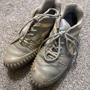 Ringor size 8.5 molded cleats pitching toe